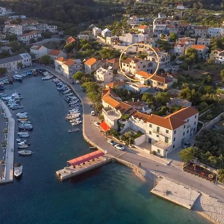 4 Bedrooms Seafront Laurus With Heated Pool For Up To 8 People Sumartin