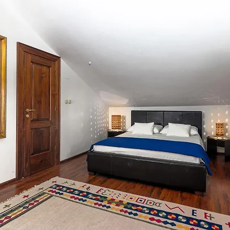 Willa 4 Bedrooms Seafront Laurus With Heated Pool For Up To 8 People