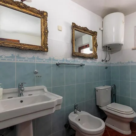 Willa 4 Bedrooms Seafront Laurus With Heated Pool For Up To 8 People