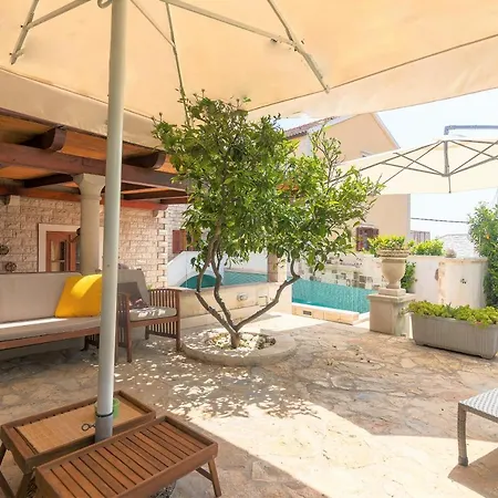 4 Bedrooms Seafront Laurus With Heated Pool For Up To 8 People * Sumartin
