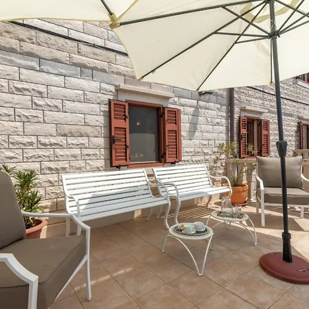 Villa Laurus Brac سومارتين