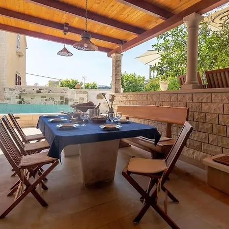 4 Bedrooms Seafront Laurus With Heated Pool For Up To 8 People Βίλα