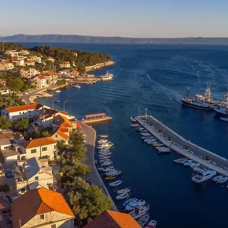 Βίλα 4 Bedrooms Seafront Laurus With Heated Pool For Up To 8 People Sumartin