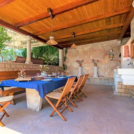 4 Bedrooms Seafront Laurus With Heated Pool For Up To 8 People * Sumartin