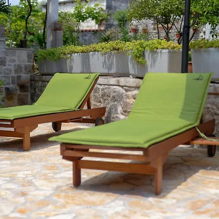 4 Bedrooms Seafront Laurus With Heated Pool For Up To 8 People Βίλα