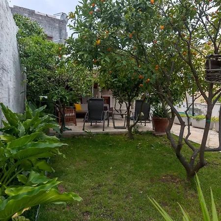 Βίλα 4 Bedrooms Seafront Laurus With Heated Pool For Up To 8 People